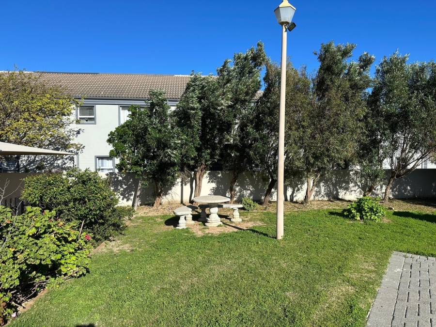 2 Bedroom Property for Sale in Whispering Pines Western Cape